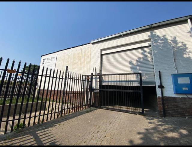 1,100M² WAREHOUSE FOR SALE IN NEWLANDS